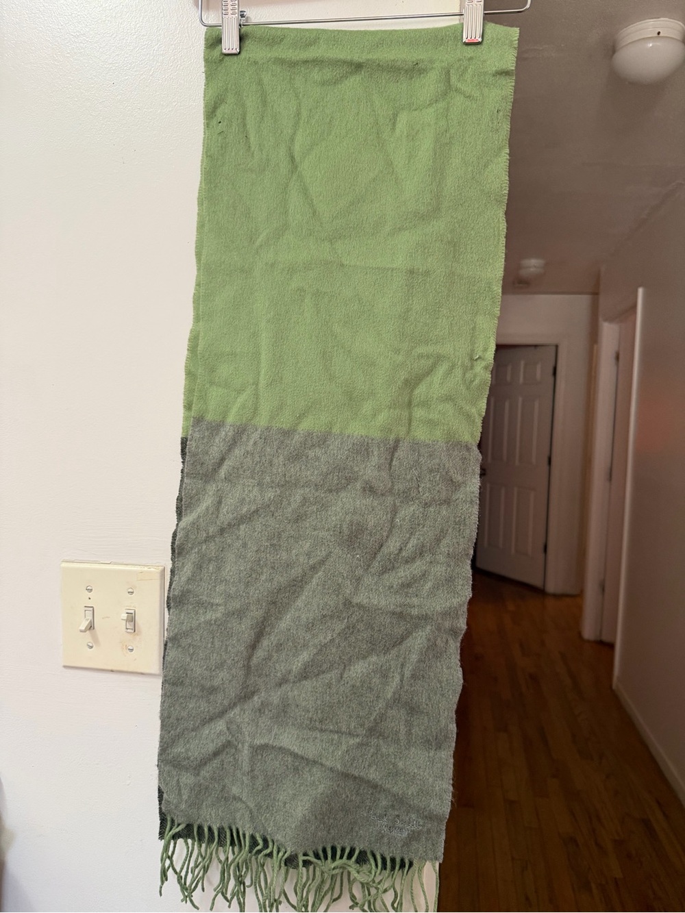 Paul Smith Women’s Green Cashmere Scarf - Picture 3 of 4